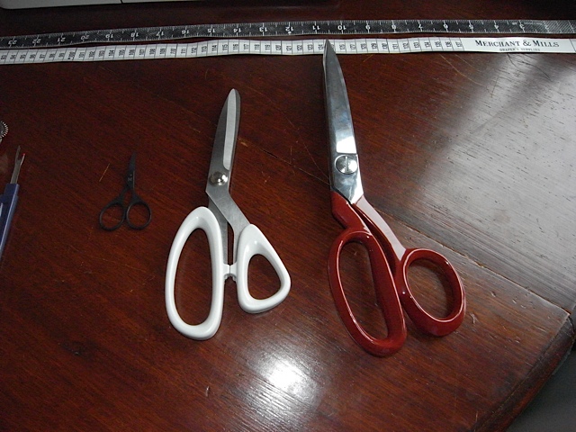 close up of the scissors/shears. 